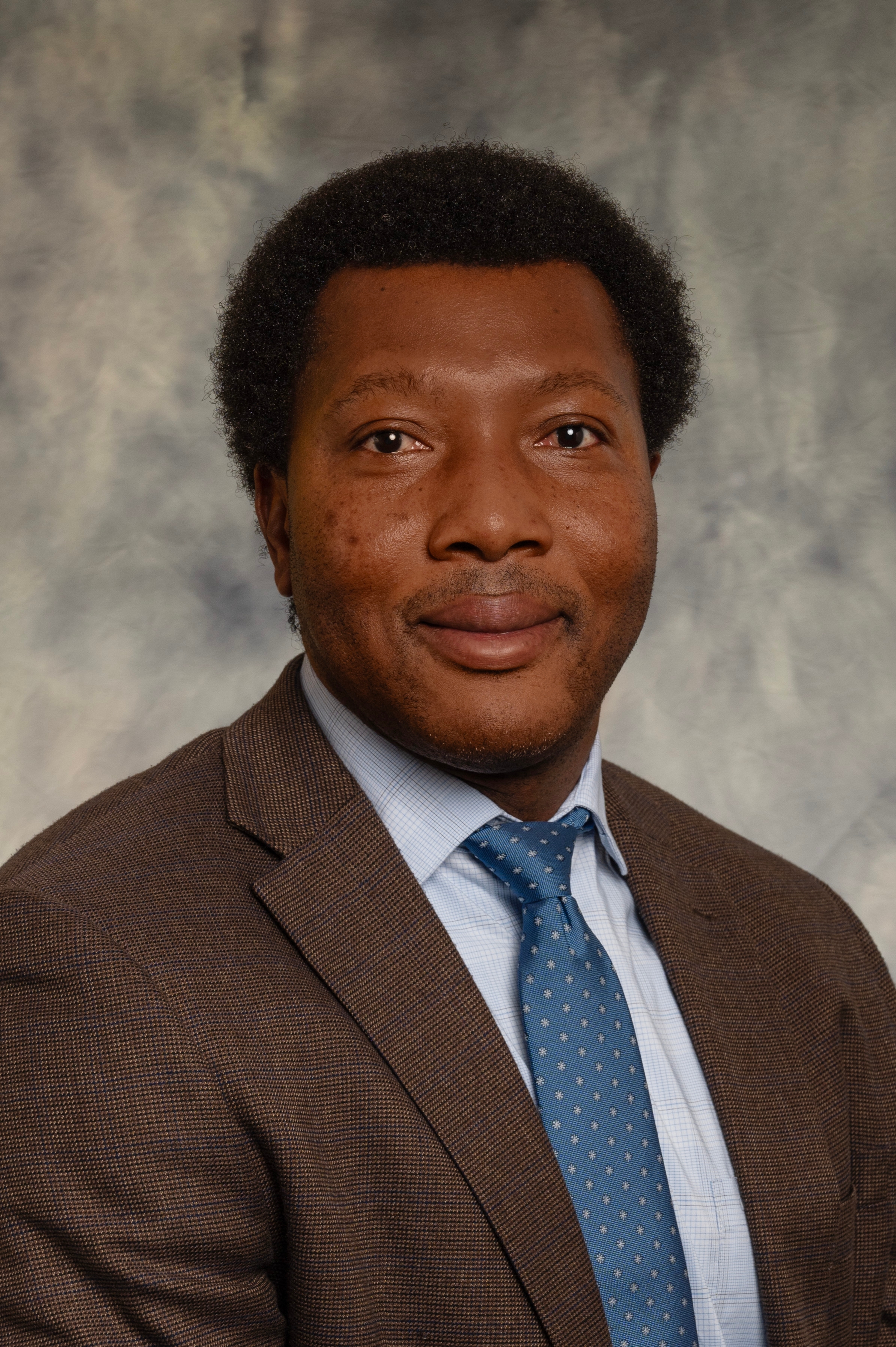 Headshot of Dekuwmini Mornah